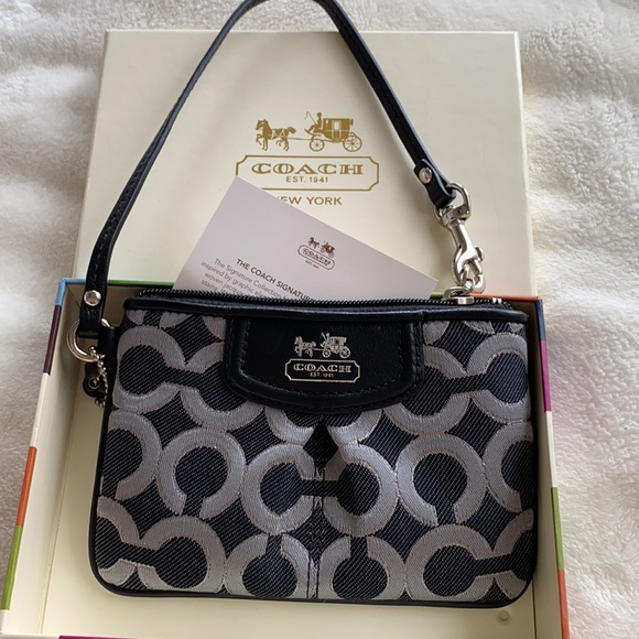 COACH wristlet - Picture 4 of 6